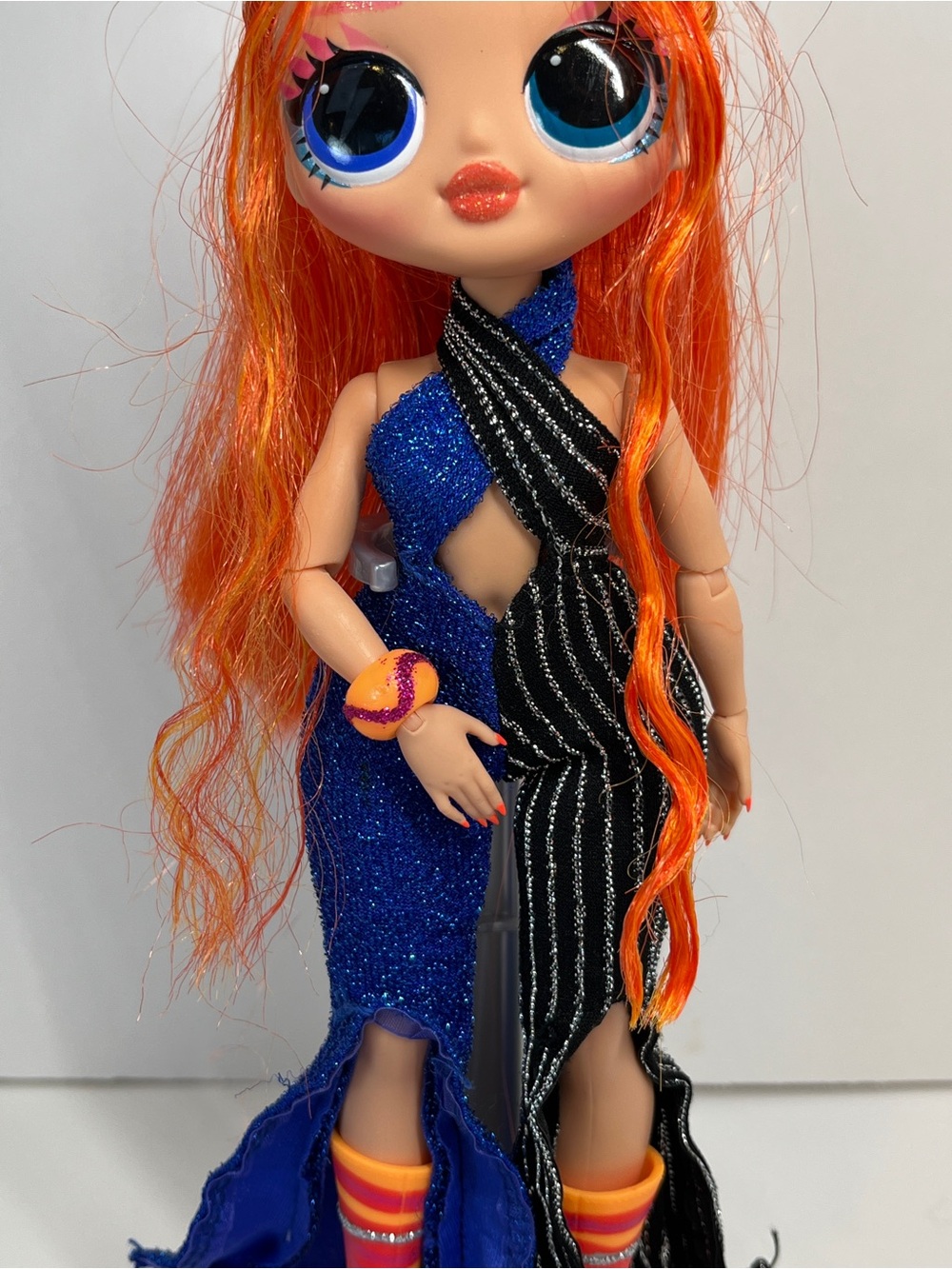 LOL Surprise OMG Fashion Doll Dance Dance Major Lady With Stand Brush Outfit - Picture 4 of 11